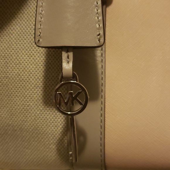 Michael Kors medium Hamilton Color Block Convertible Satchel - Picture 10 of 15